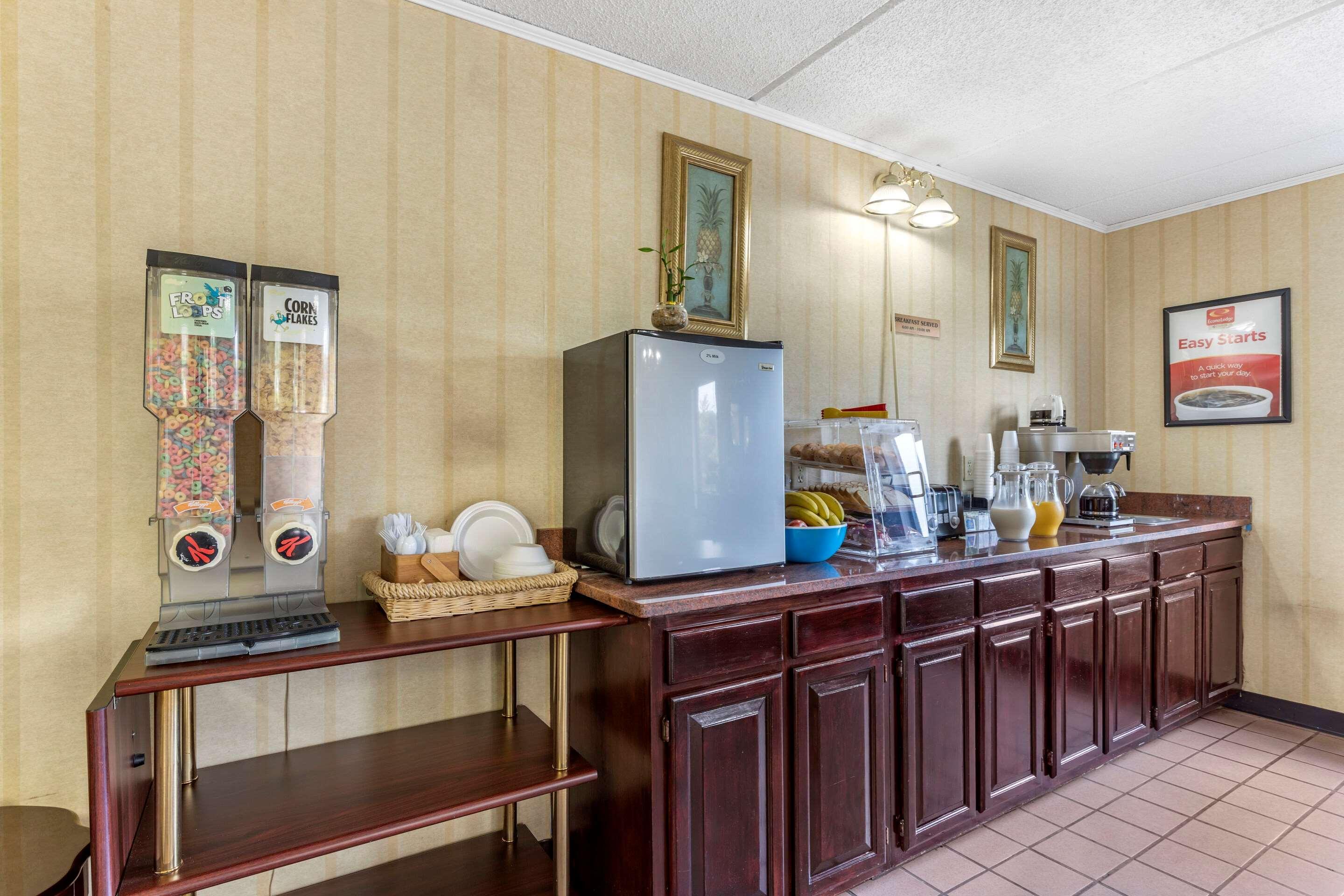 Econo Lodge Inn & Suites Lugoff Экстерьер фото