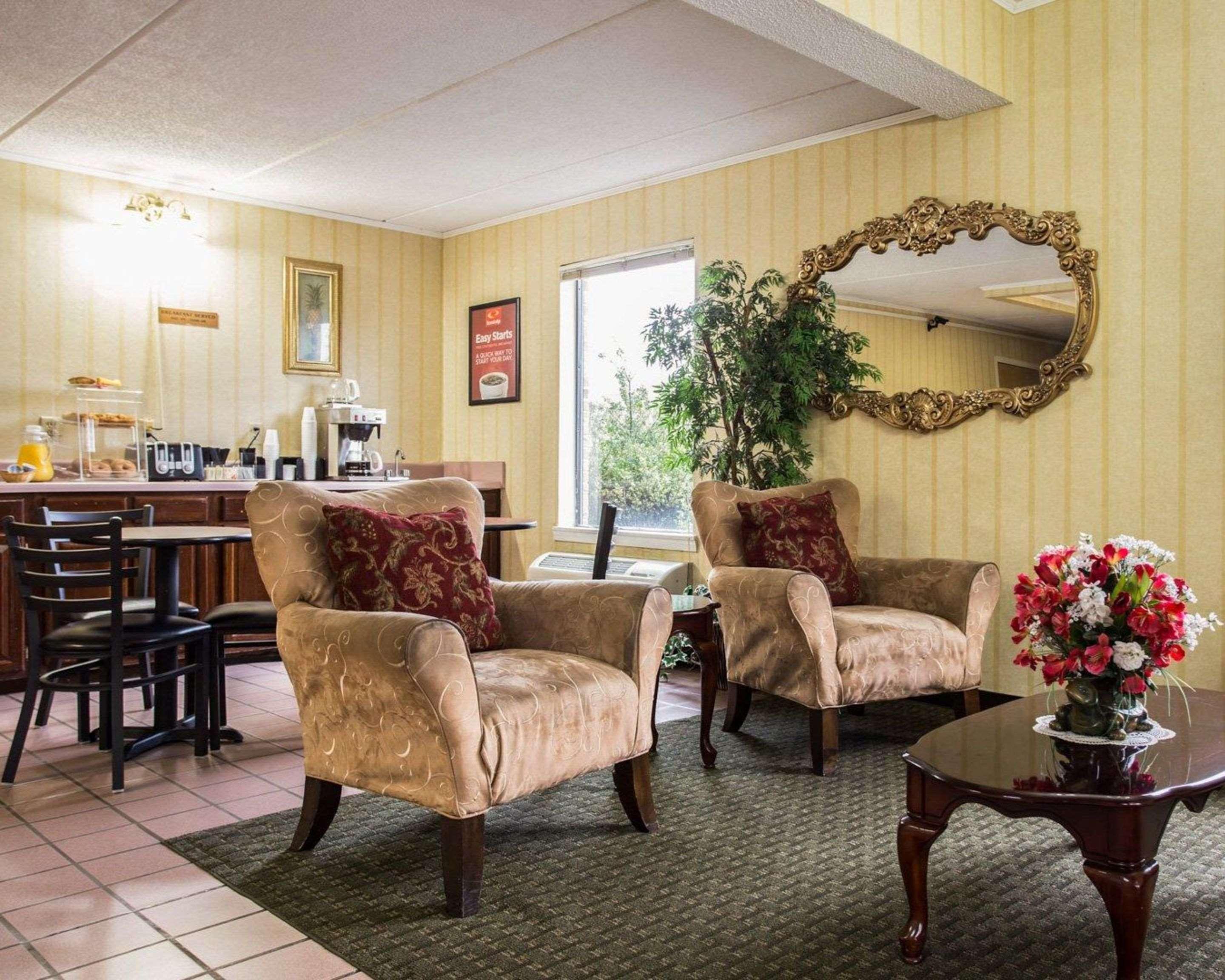 Econo Lodge Inn & Suites Lugoff Экстерьер фото