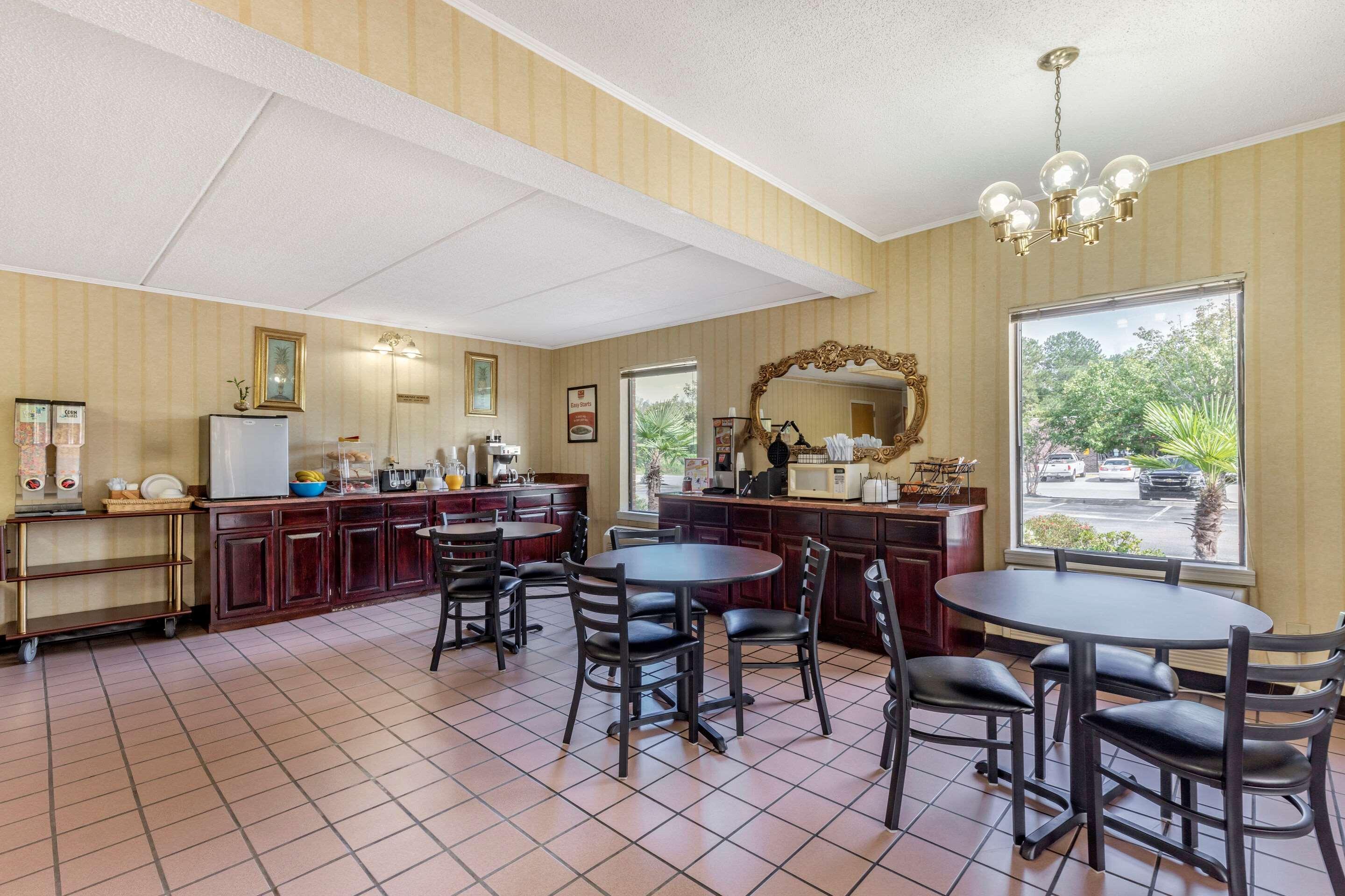 Econo Lodge Inn & Suites Lugoff Экстерьер фото