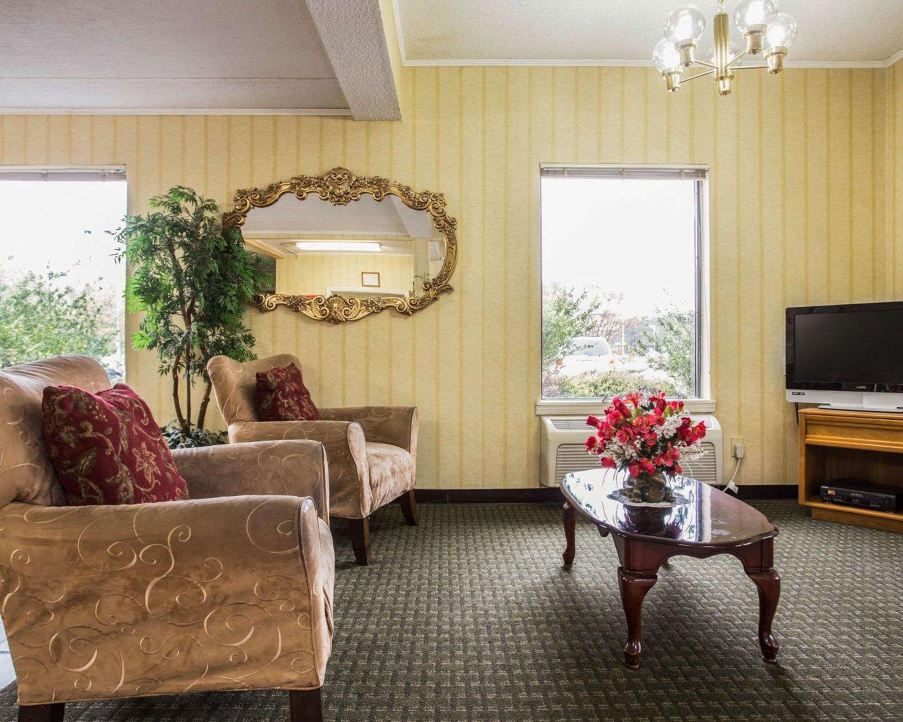 Econo Lodge Inn & Suites Lugoff Экстерьер фото