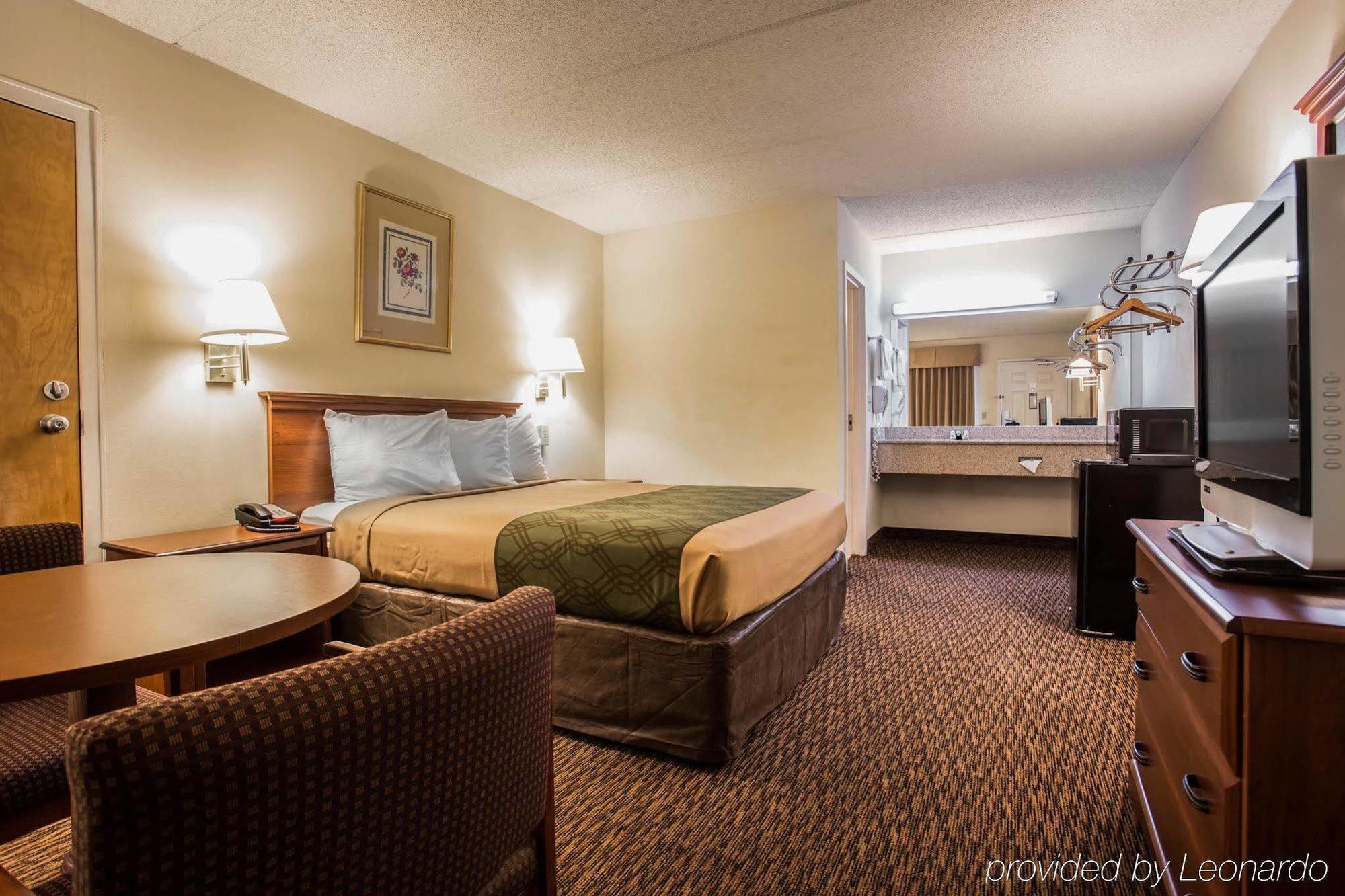 Econo Lodge Inn & Suites Lugoff Экстерьер фото