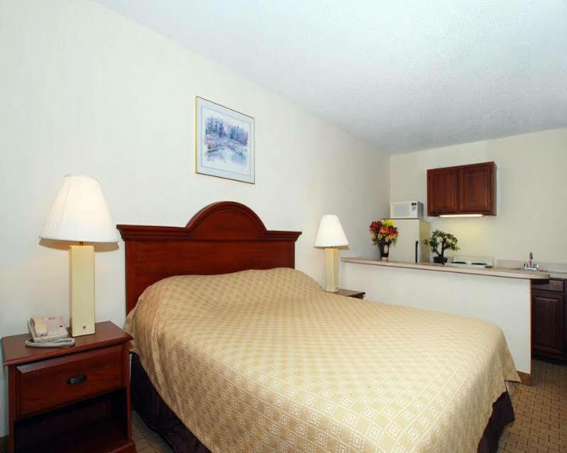 Econo Lodge Inn & Suites Lugoff Экстерьер фото