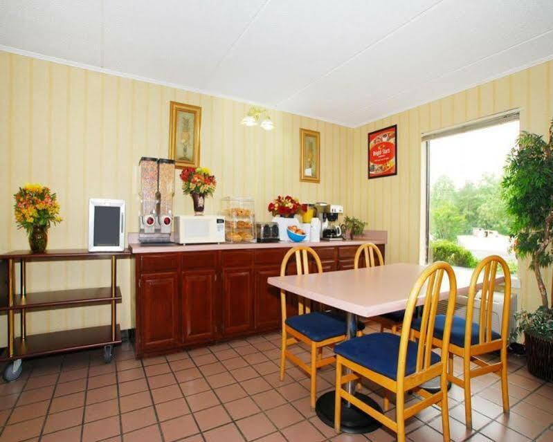 Econo Lodge Inn & Suites Lugoff Экстерьер фото